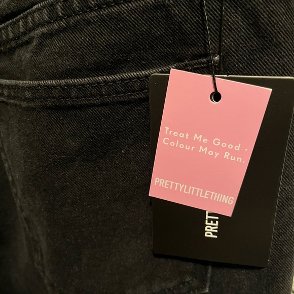 Pretty Little Thing Black Mom Jeans - Picture 6 of 6